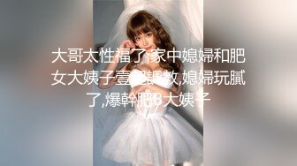 【裙底春光乍泄】极品露出骚货情趣战衣跟男友逛街 全身黑丝薄纱透肉 极度诱人连内裤也是 晚上估计逼要被艹肿