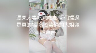 开档牛仔裤清纯又骚美女，和男友居家操逼，舔屌吸吮口活很棒，肥穴骑乘自己动，正入边操边揉阴蒂，搞得美女爽歪歪