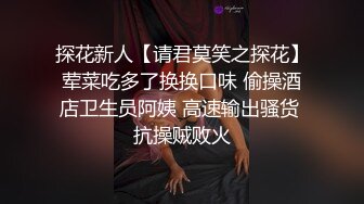 健身房妹子帮健身教练吃鸡