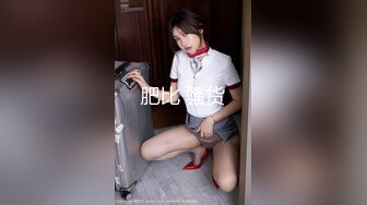 90後美女妹紙口活吃j8，很用心的添添的J8很舒服