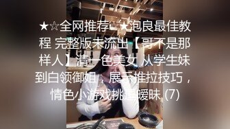 商场女厕隔板下偷拍牛仔裤美女圆鼓鼓的馒头 一条细逼缝