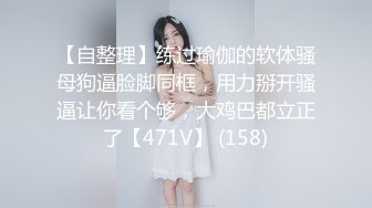 女友怕叫声太大在旁边放起了歌