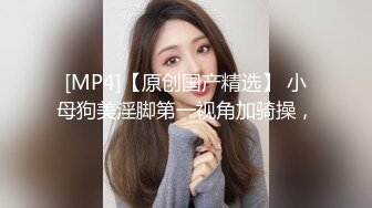 《极品CP魔手外购》经济型集体公寓女厕双机位全景偸拍各种学生和上班族小姐姐熟女方便，高清晰很真实逼脸同框亮点多