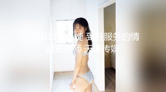 饥渴的孕妇露脸不挨草她也受不了啊，看着肚子都快生了奶子那么大没想到这么骚，全裸自慰抠逼把自己玩到高潮