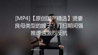 耐操的黑丝少妇全程露脸跟大哥激情啪啪，乖巧听话给大哥舔乳头