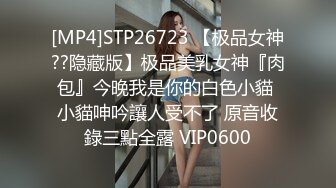 【小虎牙18清纯小萝莉】娇小身材一手抓美乳，全裸诱惑扒开小穴，跪着翘起屁股妞来扭去，抬起双腿给大家看美脚