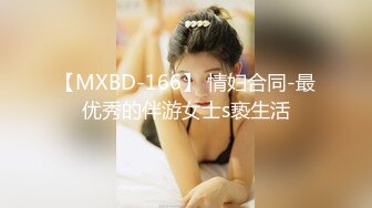 两个可爱女孩服侍主人的大鸡巴，射在小嘴里相互传递