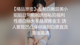 一王两后，帝王般享受！难得一见OF无敌巨乳大奶牛【hhh1231】最新啪啪长视频，肏一个手还玩一个，双波霸玩到虚脱 (5)