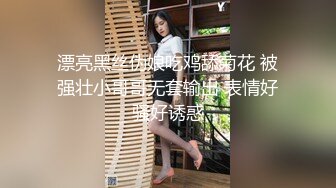 学舞蹈的小女友 幼儿园老湿去看她说想要了 趴着墙被输出 听听外面小朋友还在上课呢 进来就社死