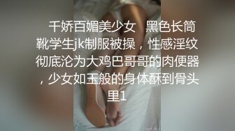 ✿反差性感尤物✿正在玩游戏的小姐姐被按倒在桌子上后入，暴力后入翘臀每一下都插的好深直达花心