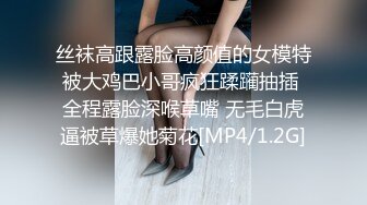 牛仔裤蜜桃臀女神，衣服都没有脱，无套深入一线天的嫩穴