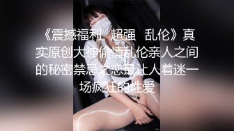 妈妈带着女儿一起直播大秀诱惑狼友，全程露脸丝袜高跟淫声荡语，吃奶舔逼道具抽插，一起玩喷水小游戏真骚啊