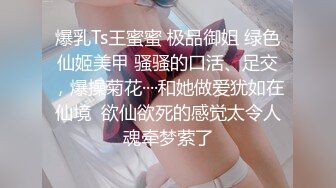 爬窗偷窥漂亮美眉光屁屁换衣服 皮肤白皙是贫乳 皮肤微黑是豪乳 你喜欢哪一个