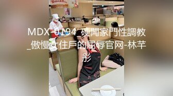 国人极品人妖小乐比女人还女人与2个爷们玩3P能玩的都玩了画面非常刺激