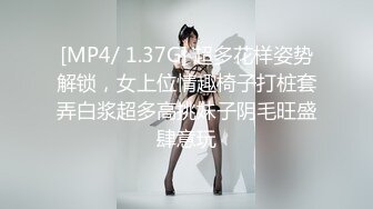 办公楼高清厕拍横条衫牛仔裤短发少妇嘘嘘