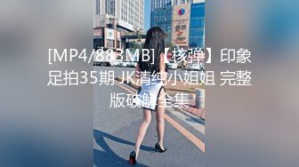 19年最新厕拍 又是美女一枚 哼着小曲不知外面正在TP她小尿尿