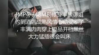 医院厕所偷拍到一个超漂亮的极品美少妇