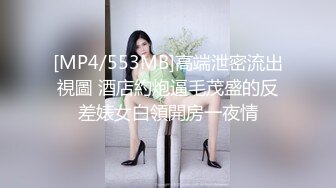 漂亮妹子 你们看看进去了没有 这么长的真的都能进去 抠逼女王今天挑战超长大黑牛