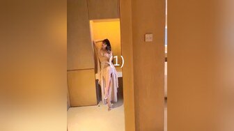 漂亮小美女网恋约会渣男已经到手开房打炮结果男的是个变态