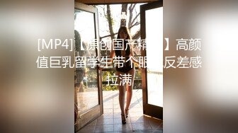 [MP4/ 1.05G]&nbsp; 漂亮美女吃鸡啪啪 你喜欢玩游戏 我喜欢玩逼 玩爽了就是一顿爆操 射了一骚逼