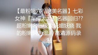 迷人的气质少妇颜值不错，开档黑丝诱惑，镜头前诱惑狼友抖动骚奶子，撅着屁股的样子好美，掰开骚穴给看特写