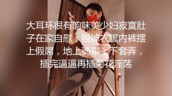 探花新人刘总约了个美丽的人妻少妇啪啪，好主动上床就脱衣服舔着乳头把鸡巴撸硬口交戴上套子就开干，真实偷怕