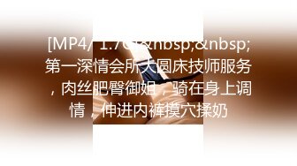 偷拍大师尾随几个美女偷拍裙底风光 格子裙jk小姐姐穿着灰色性感窄内两侧露毛中间湿了勒出明显B痕迹