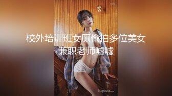 商场女厕偷拍披肩发美女 尿尿时用双手把逼掰开 尿完不擦逼