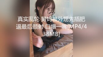 TP皮肤细腻的小美女，白色蕾丝内衣，滑溜溜的阴穴，尿尿和姨妈血交杂在一起喷射出来 美！