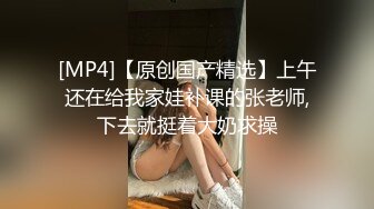 青春大奶美眉 身材丰满 被大洋吊撅着屁屁无套输出 最后撸射满满一手精液