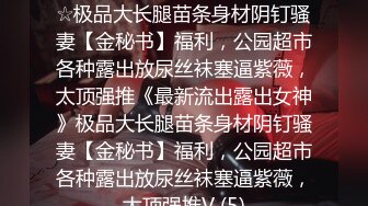 推特反差女神佳多饱 各种场合真空露出人前女神人后小母狗