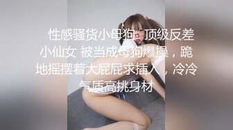 满背纹身年轻妹子，奶子不小，带着闺蜜妹妹有点腼腆，搔首弄姿骚动起来