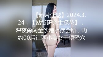 群P游戏，年纪小哥爆草熟女阿姨，躺在床上享受阿姨的口活