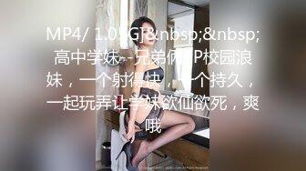 年轻小夫妻居家啪啪,小少妇长相甜美青春,笑起来很治愈,坐着被老公舔到高潮