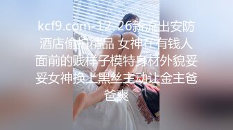 长得很哇塞的女神跟大哥在家激情啪啪，乖巧听话又很骚，温柔的舔弄大鸡巴，让大哥各种姿势揉奶爆草射小嘴里