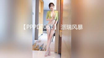 商场女厕全景偷拍几个高颜值美女嘘嘘2 (6)