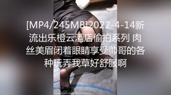 [MP4/782M]9/1最新 美巨乳丝模被色魔摄影师忽悠穿上各种丝袜玩BVIP1196