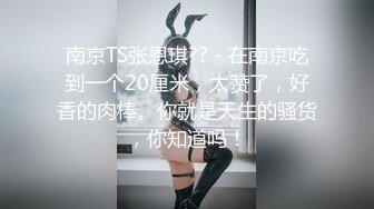 女模特和摄影师在拍摄中做爱