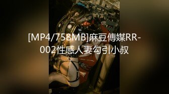 [MP4/ 2.07G] 人甜美少女下海操逼！年龄不大骚得很！抓起大屌舔弄，开档黑丝袜扣穴