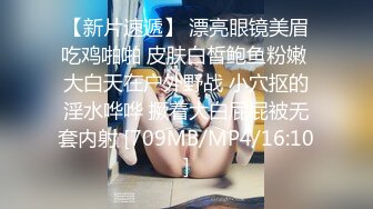 维也纳后入长筒肉色丝袜女