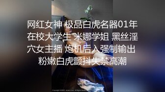 后入熟妇操出白浆，一边打电话一边操