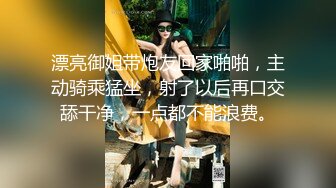 私房六月最新新流出厕拍大神女扮男装潜入女厕后侧视角近距离偷拍蜜桃臀大屁股