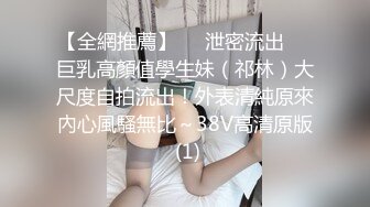 长相清纯眼镜美少女居家寂寞自摸诱惑，全裸掰穴近距离特写，手指扣弄翘起大屁股扭动，各种姿势摆弄非常诱人