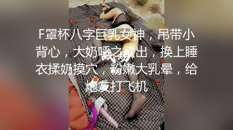 高颜值迷人性感漏内裤短裙高跟鞋美脚美腿跪在你胯下脱下裤子双手撸管口含住鸡巴保你秒硬就是操